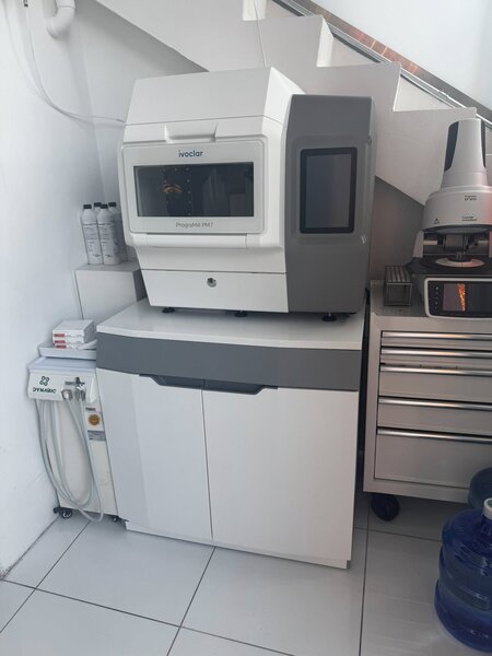 Ivoclar Programill PM7 5-Axis Dental Milling Machine